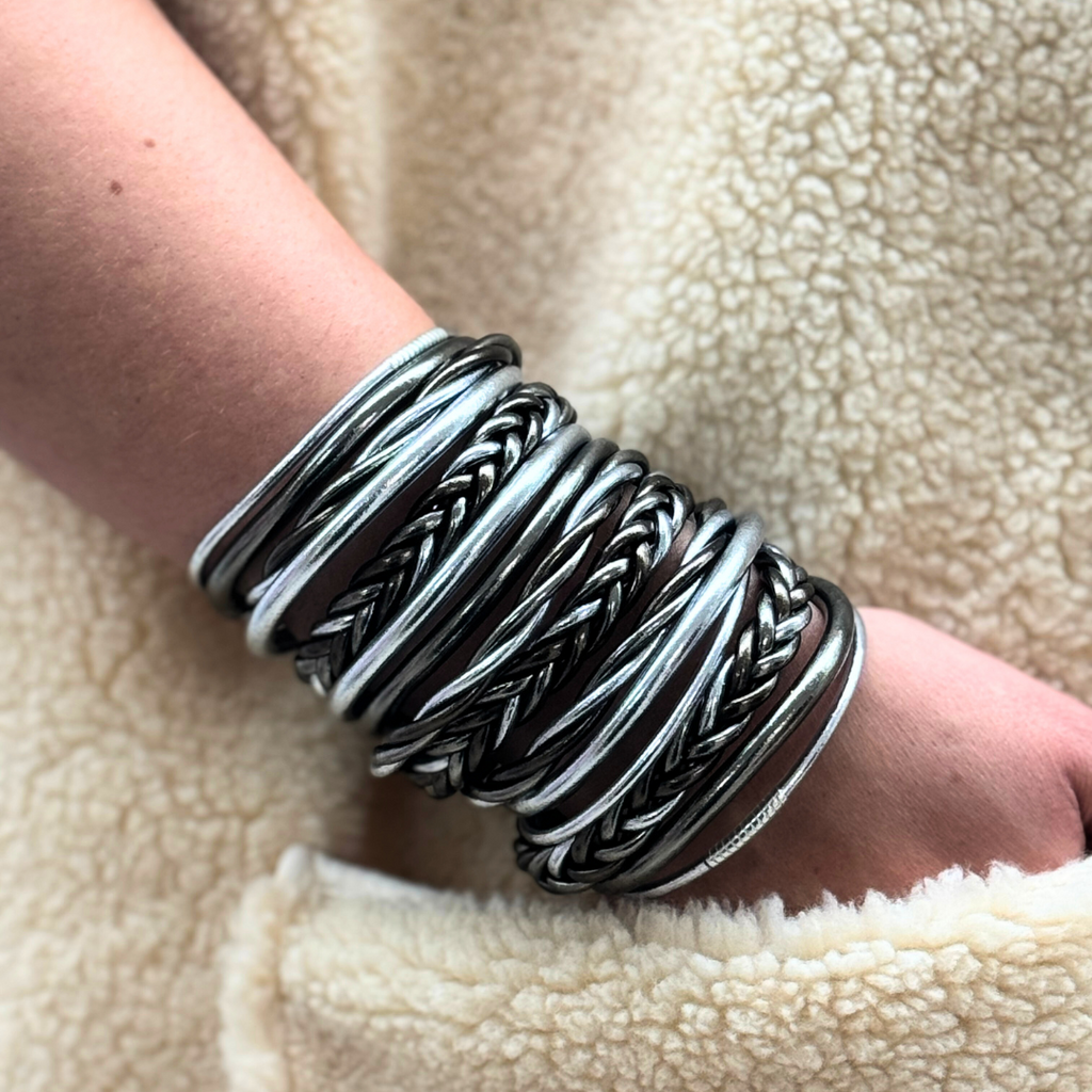 Buddhist Mantra Bangle Black