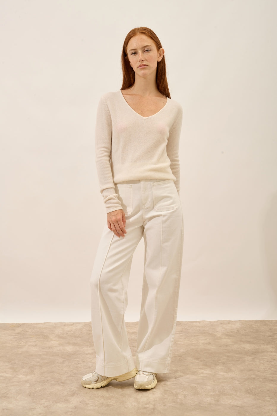 V-halset sweater - Joan - Råhvid