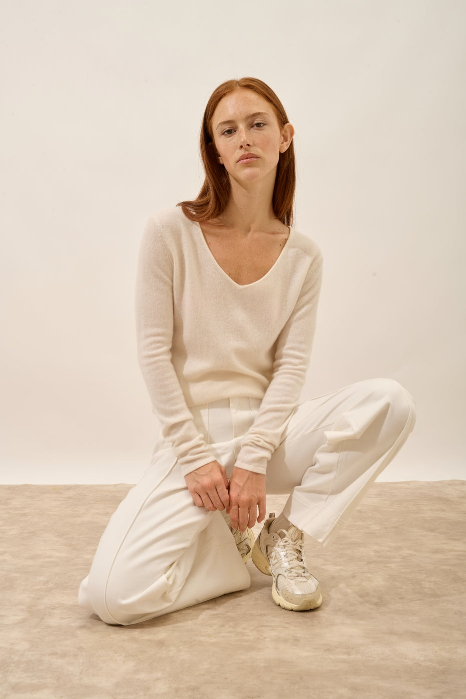V-halset sweater - Joan - Råhvid