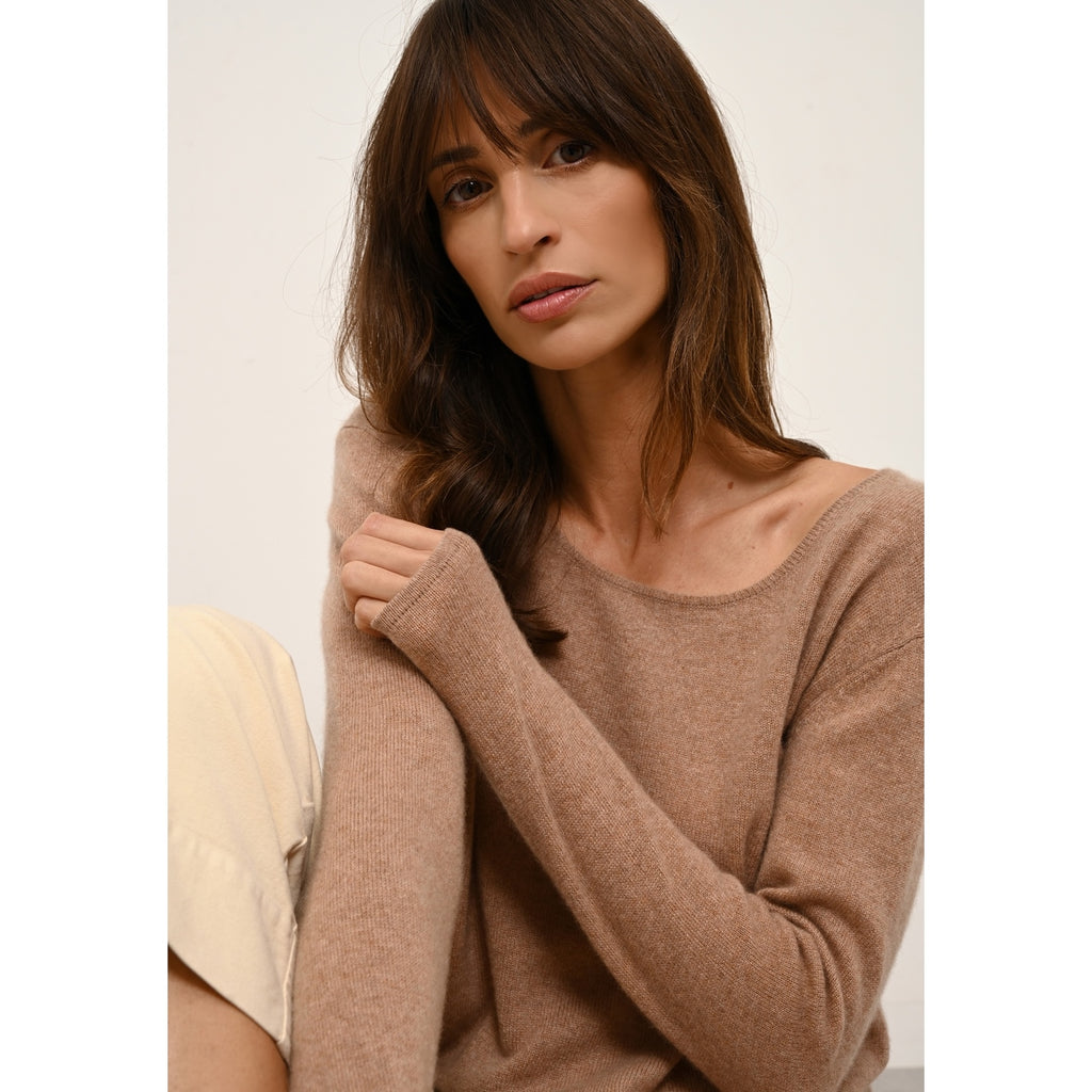 Sweter z dekoltem w łódkę - Fiona - Camel Chiné