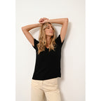 T-shirt z dekoltem w serek – Glamis – Czarny