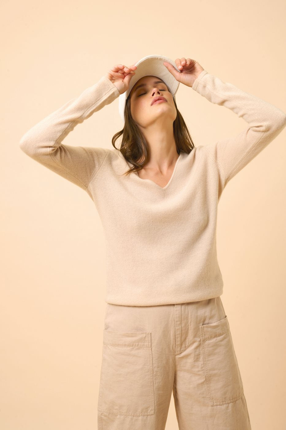 V-Neck Sweater - Joan - Nude