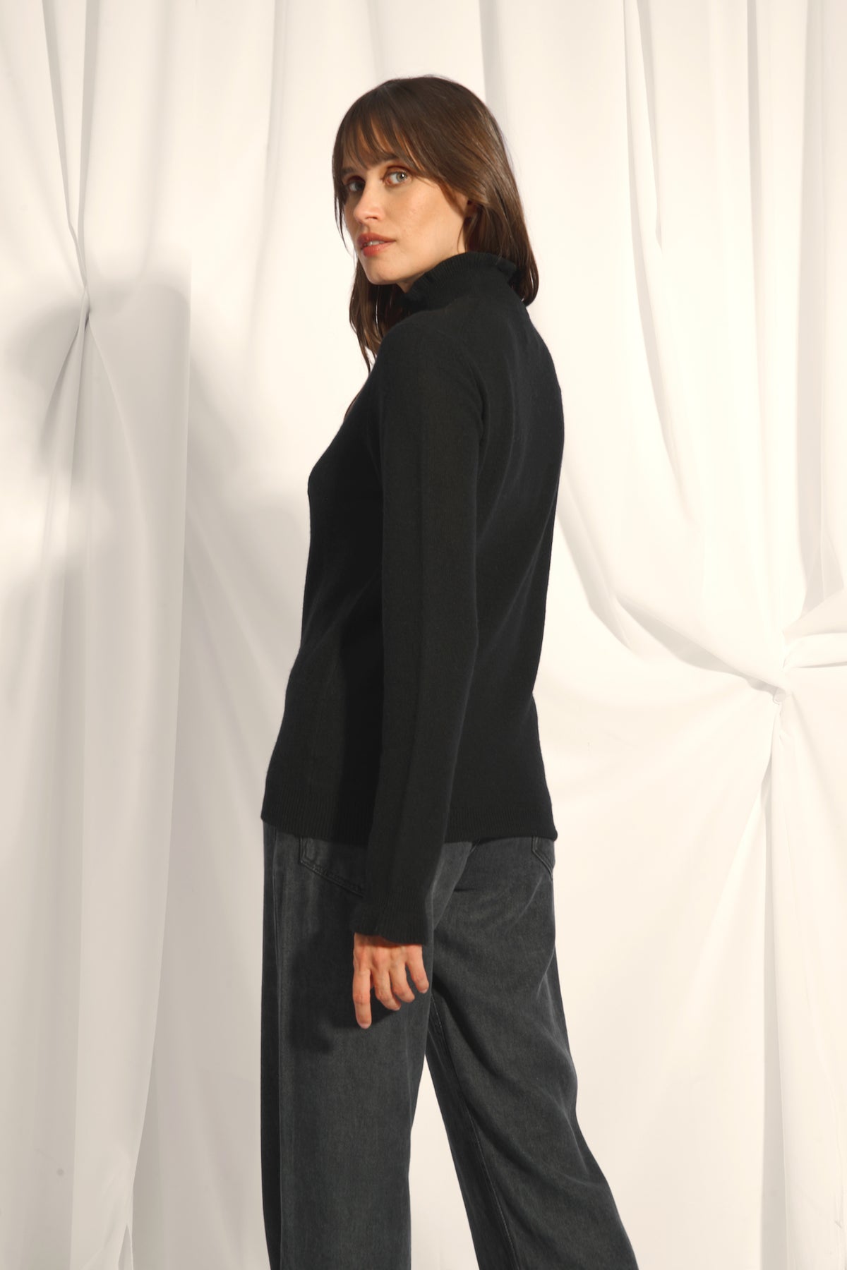 Pull Col Montant Volanté - Trila - Noir