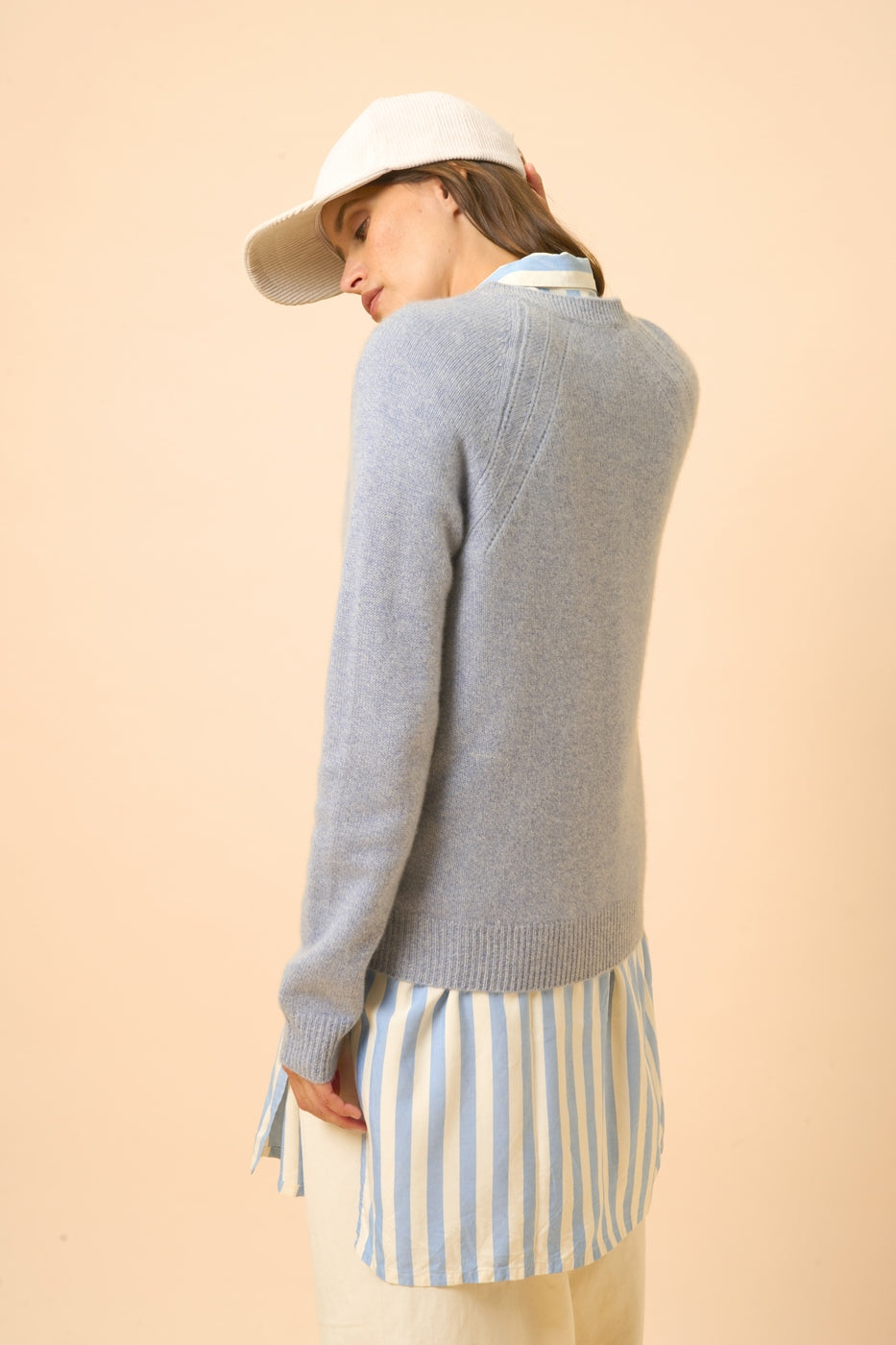 4 Thread Round Neck Sweater - Arequipa - Ivory Blue