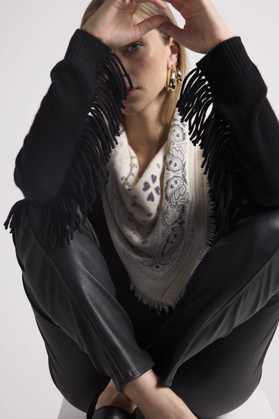 Pull Col V Manches Franges Julia - Noir - Femme