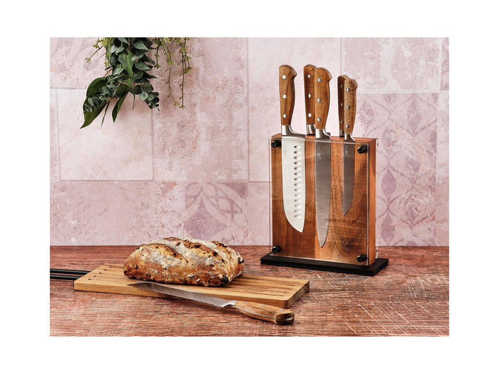 Nude - 7 Knives - Jakob