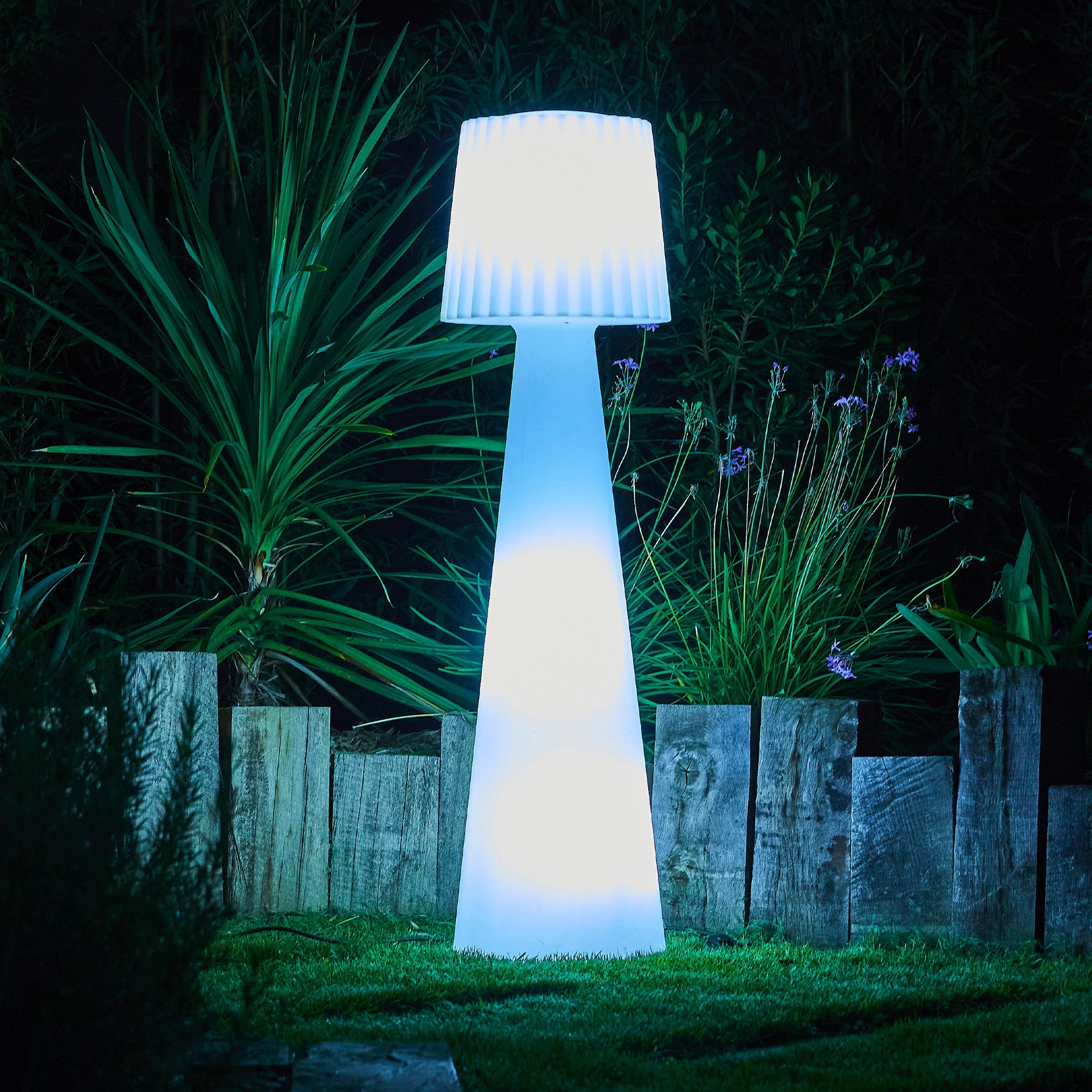 Lady - Wired Floor Lamp - Polyethylene - White