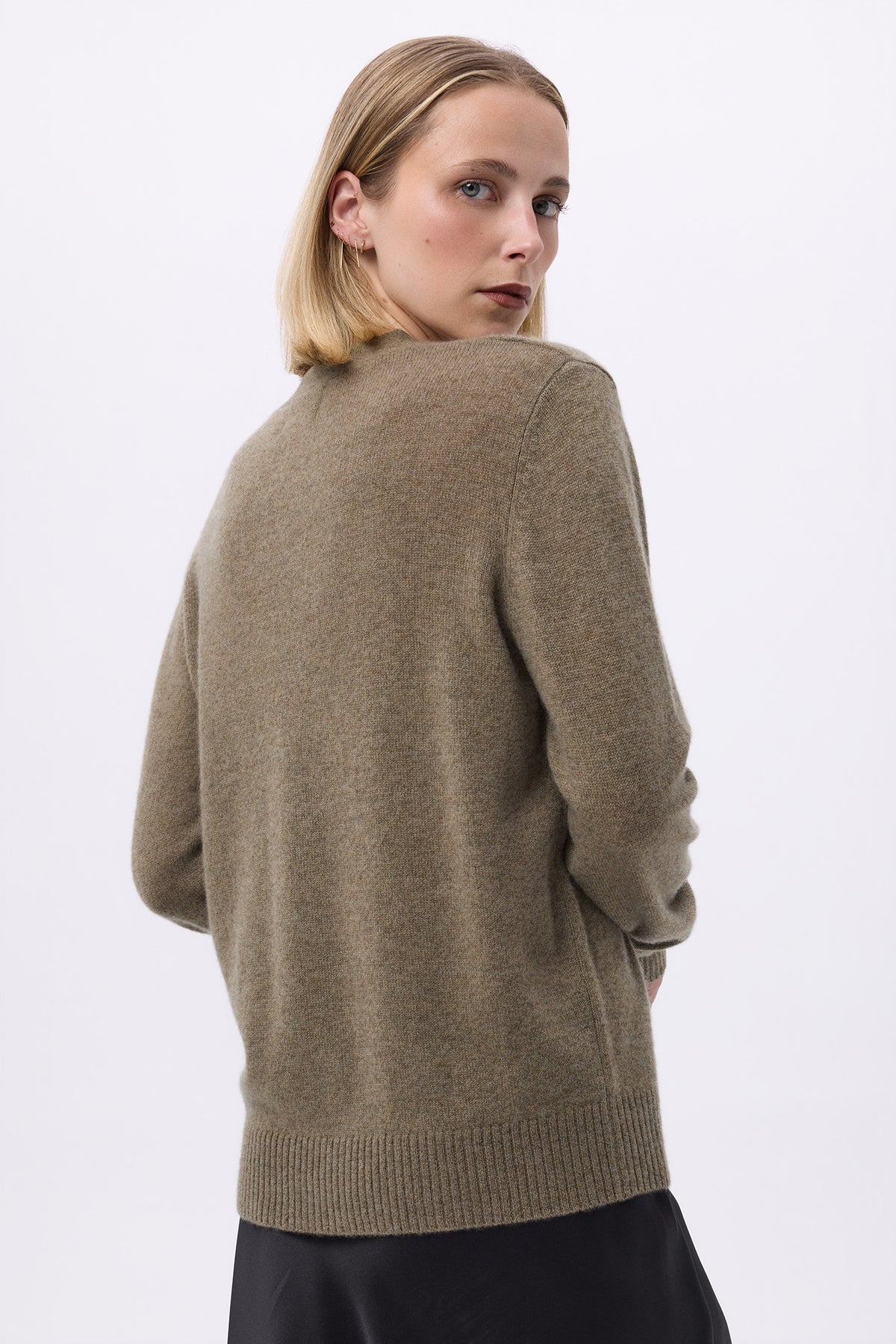 Boyfriend-Cardigan mit V-Ausschnitt Lea – Khakigrün – Damen
