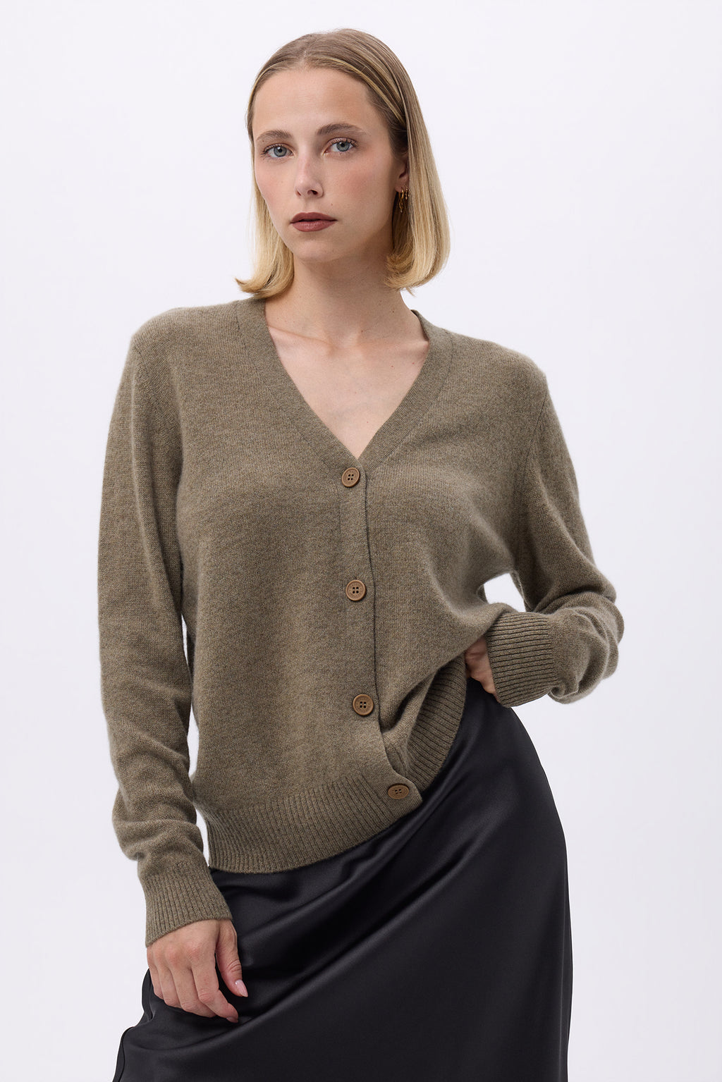 Boyfriend-Cardigan mit V-Ausschnitt Lea – Khakigrün – Damen
