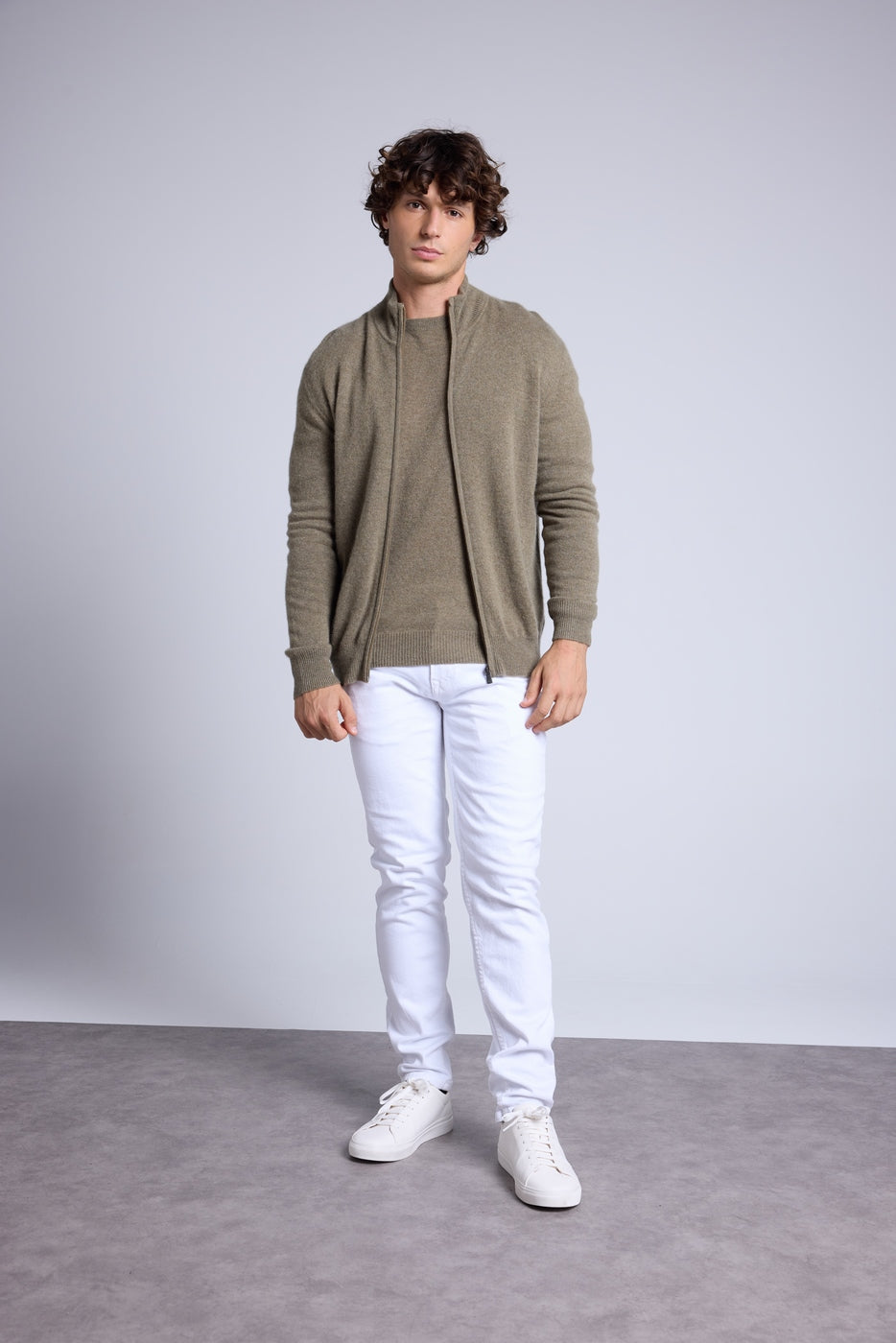 Strickjacke mit Reißverschluss und Stehkragen Leo - Khakigrün - Herren - 100% Kaschmir