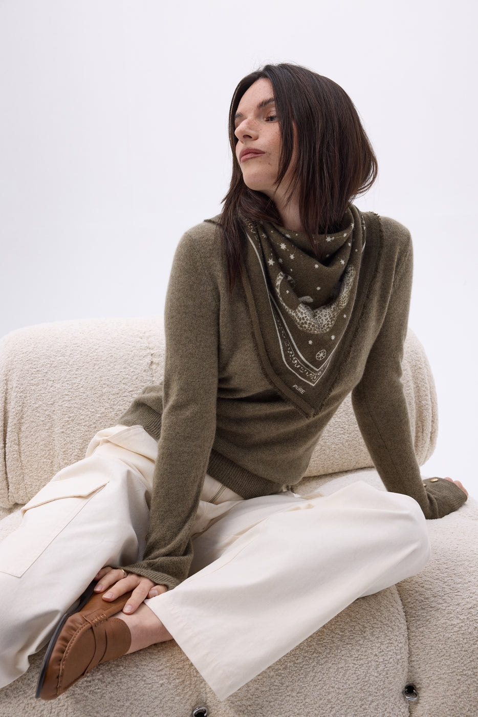 Lille Bandana Leo - Meleret Khaki Hvid - Dame - 100 % Kashmir