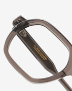 Close-up of the pantos acetate frame of the Tiago Gris eyeglasses