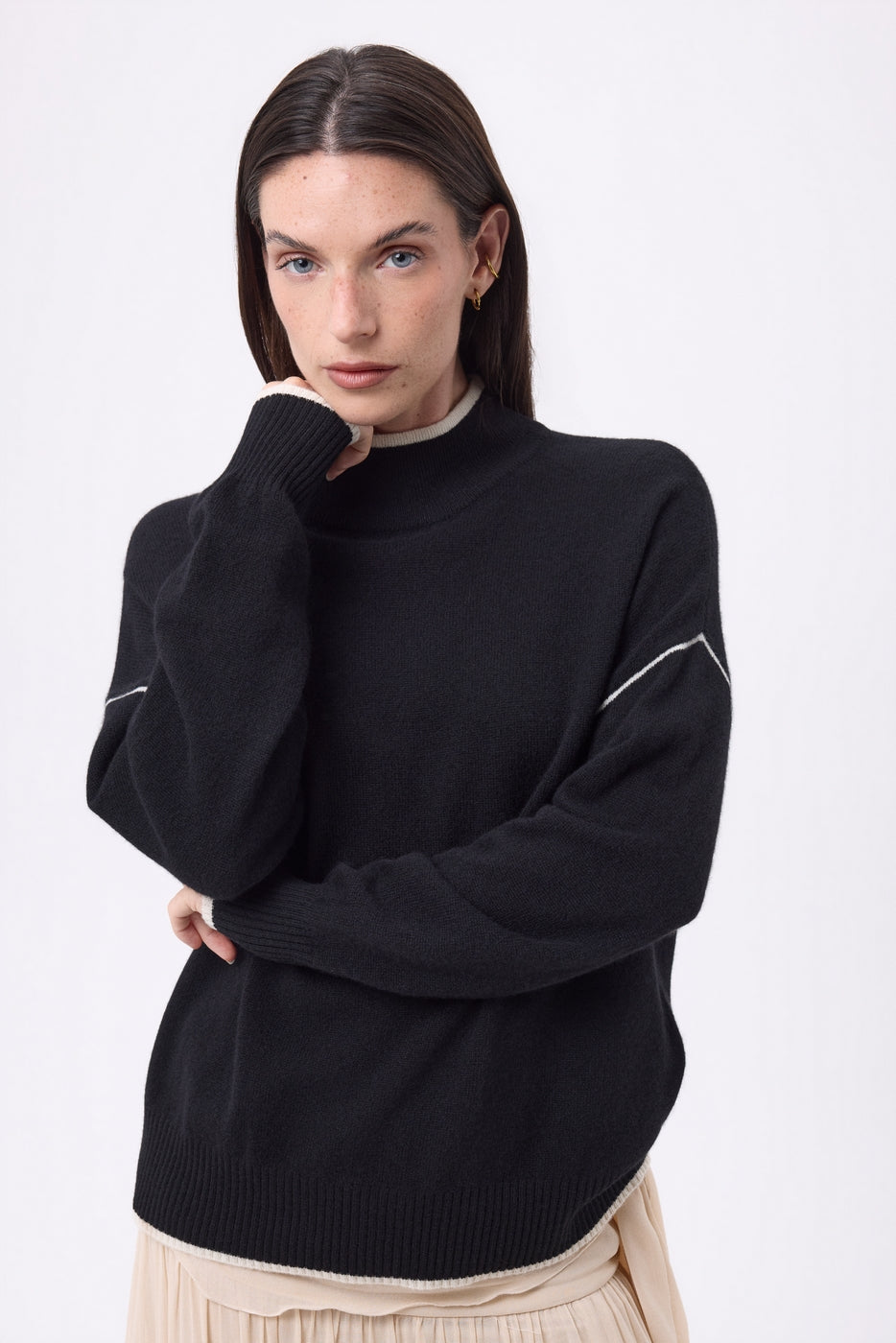 Maglione collo alto con profilo Line - Nero-Bianco - Donna - 100% cashmere