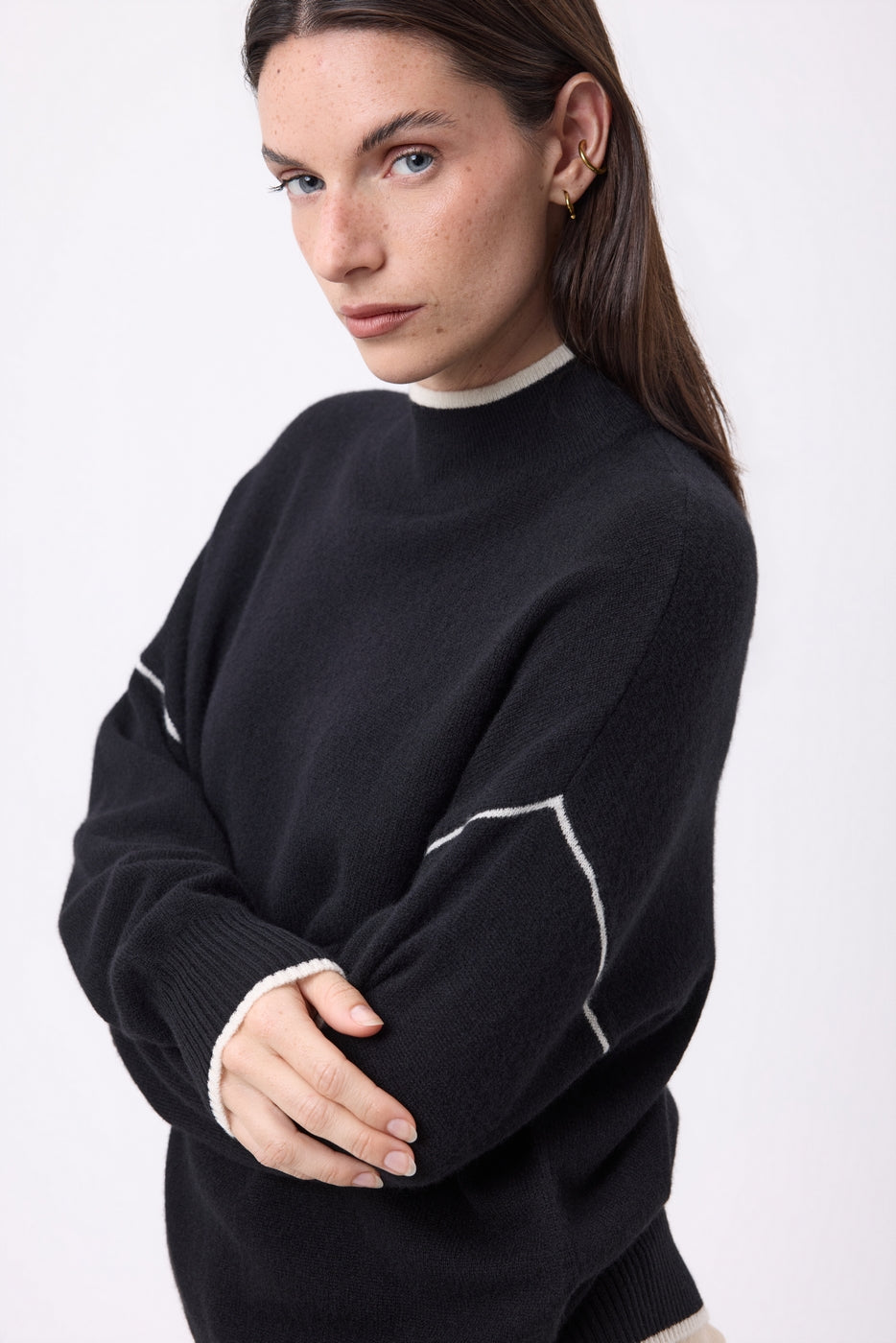 Maglione collo alto con profilo Line - Nero-Bianco - Donna - 100% cashmere