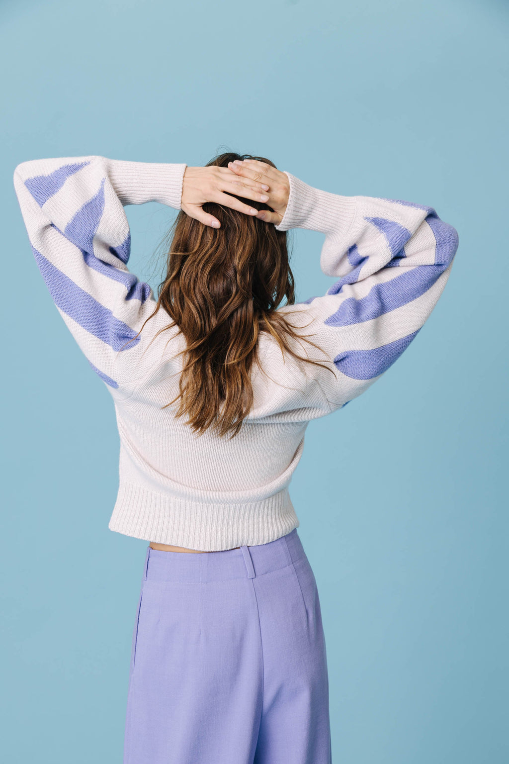 Sweter Noam - W liliowe paski
