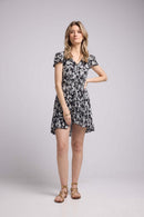 Vestido corto de manga corta - Negro