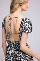 Vestido Corto Manga Corta - Flores Grandes Negro