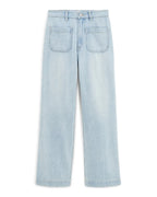Women's jeans in light blue cotton denim, wide straight cut with front patch pockets, suitable for all body shapes.