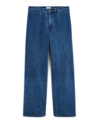 Medium blue denim jeans with straight cut, 100% cotton material, offering comfort and ideal adaptability for all female body shapes.
