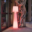 Lámpara de pie LED de diseño inalámbrico con pantalla ondulada multicolor regulable LADY Al. 110 cm con mando a distancia - REDDECO.com