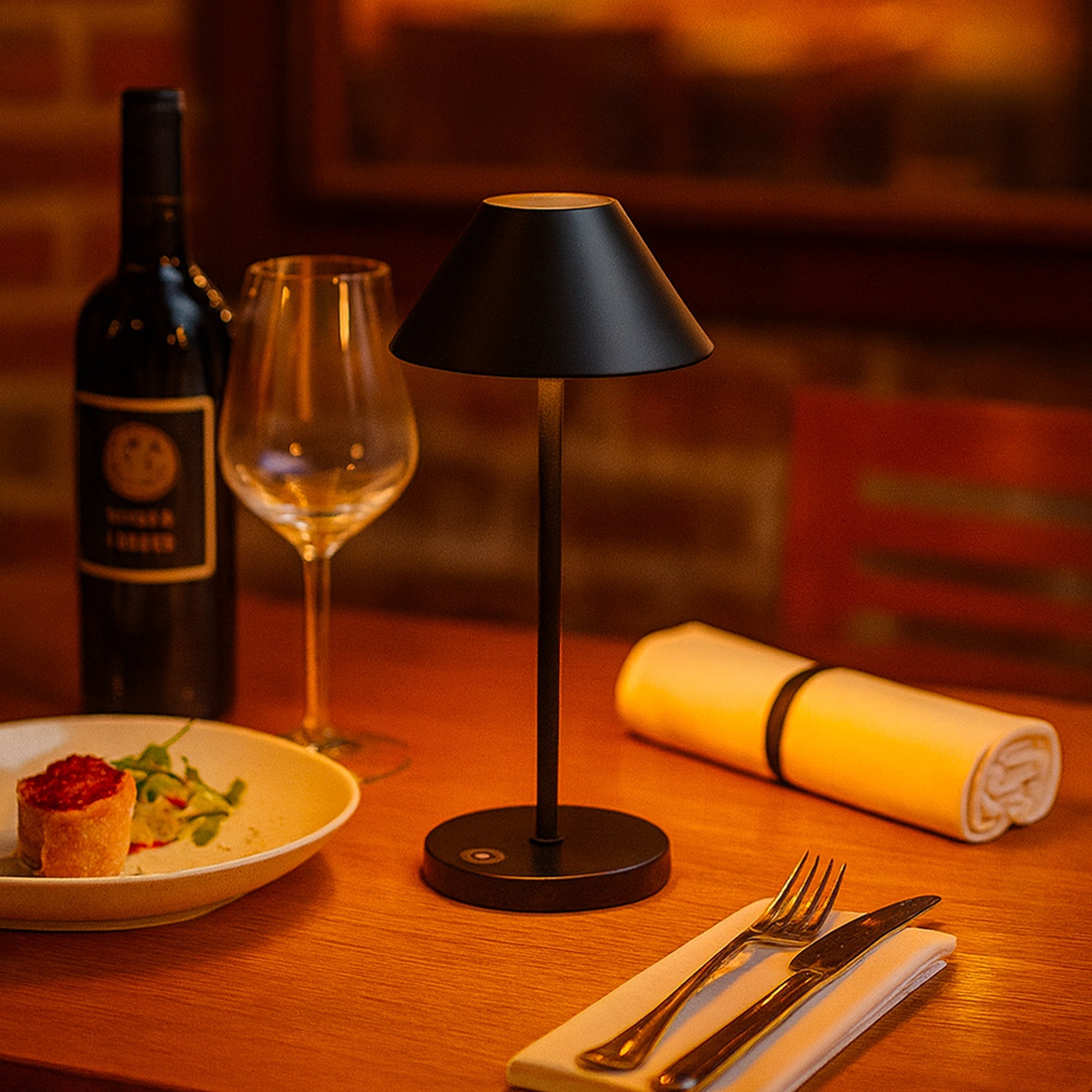 Naomi - Wireless Table Lamp - Steel - Black