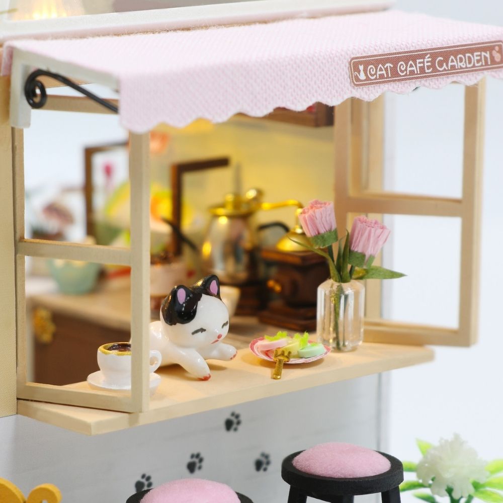 Miniature House - Cat Café Garden