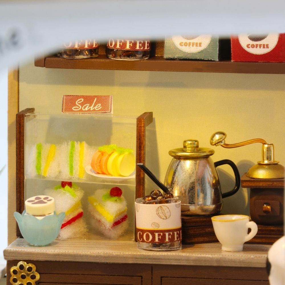 Miniature House - Cat Café Garden