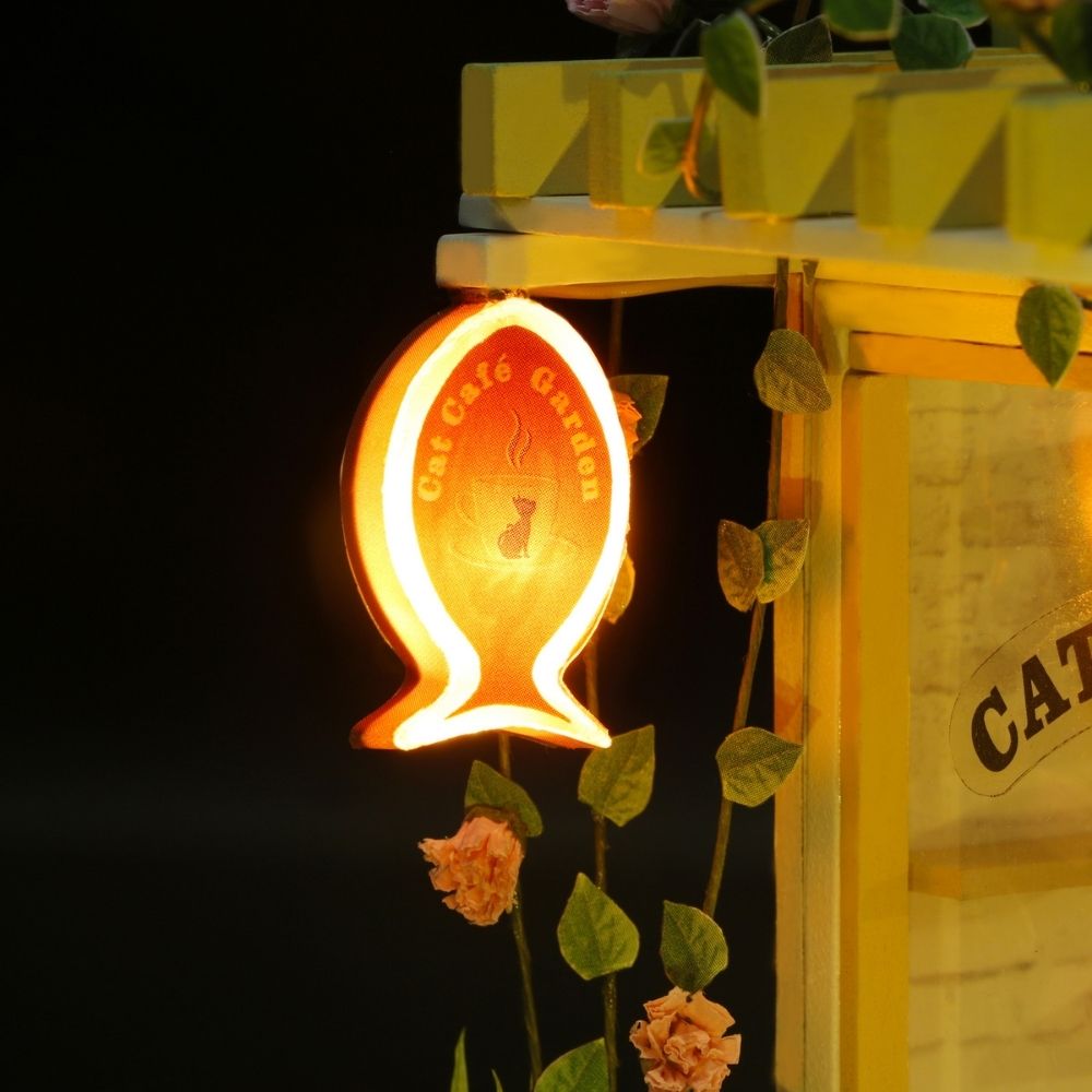 Miniature House - Cat Café Garden