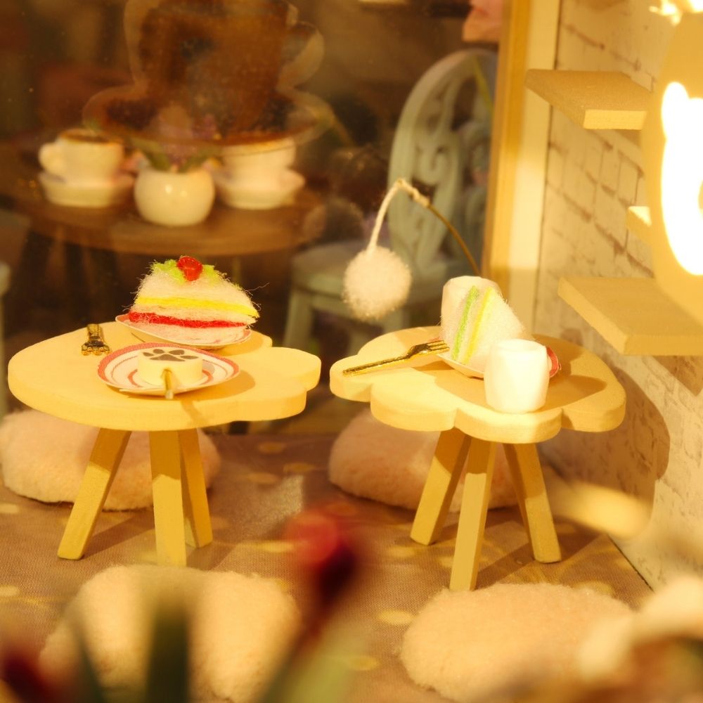 Miniature House - Cat Café Garden