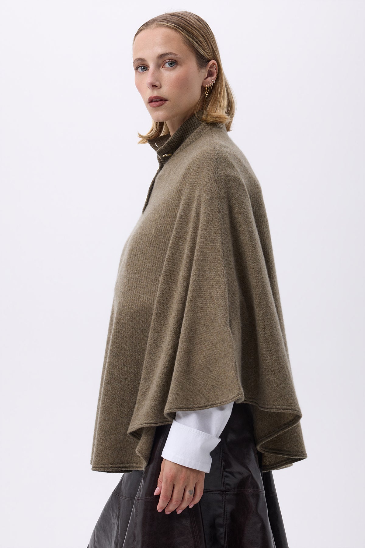 Gold-Button Poncho Margot - Khaki Green - Women