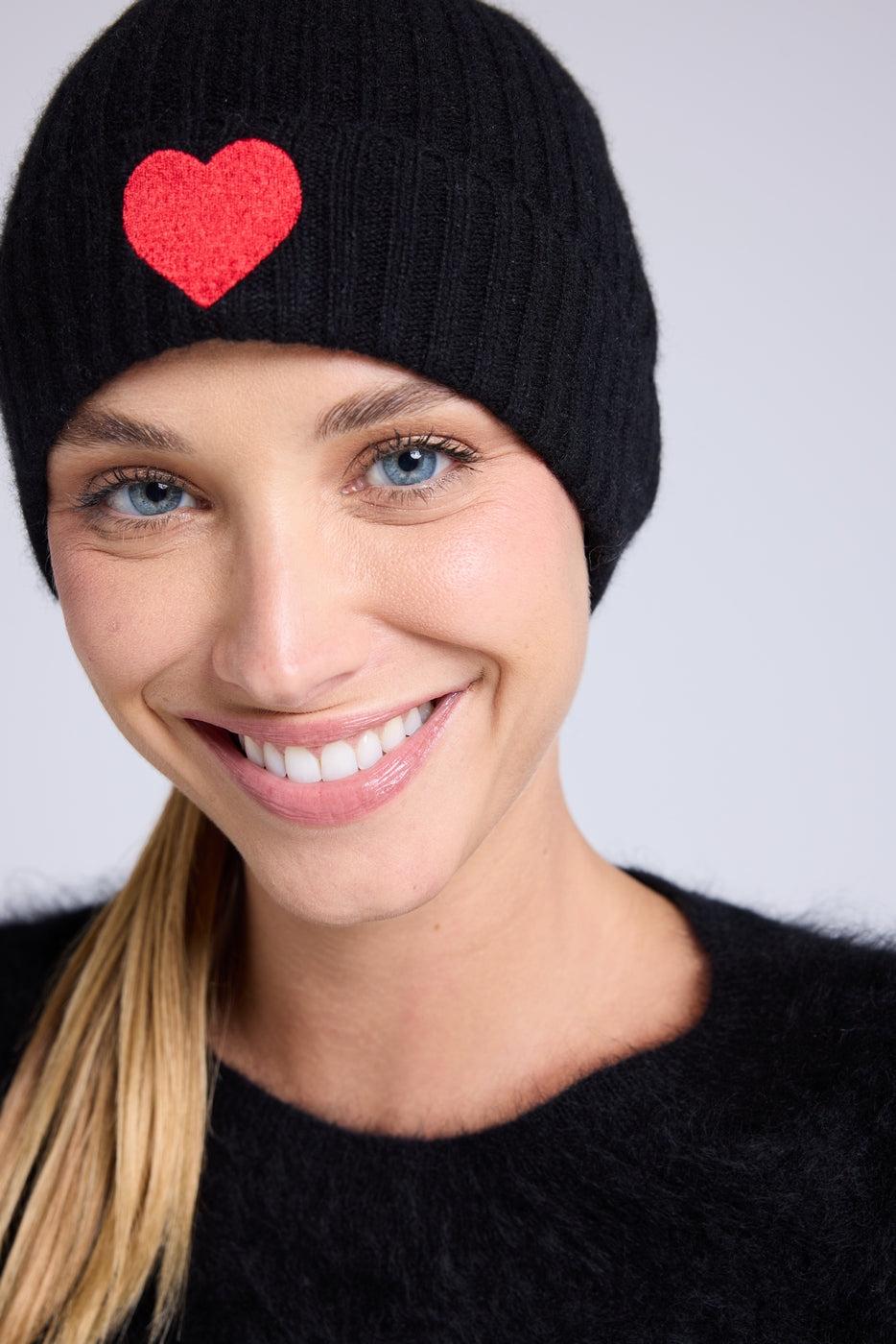 Gorro unisex con corazón - Negro Rojo - Unisex