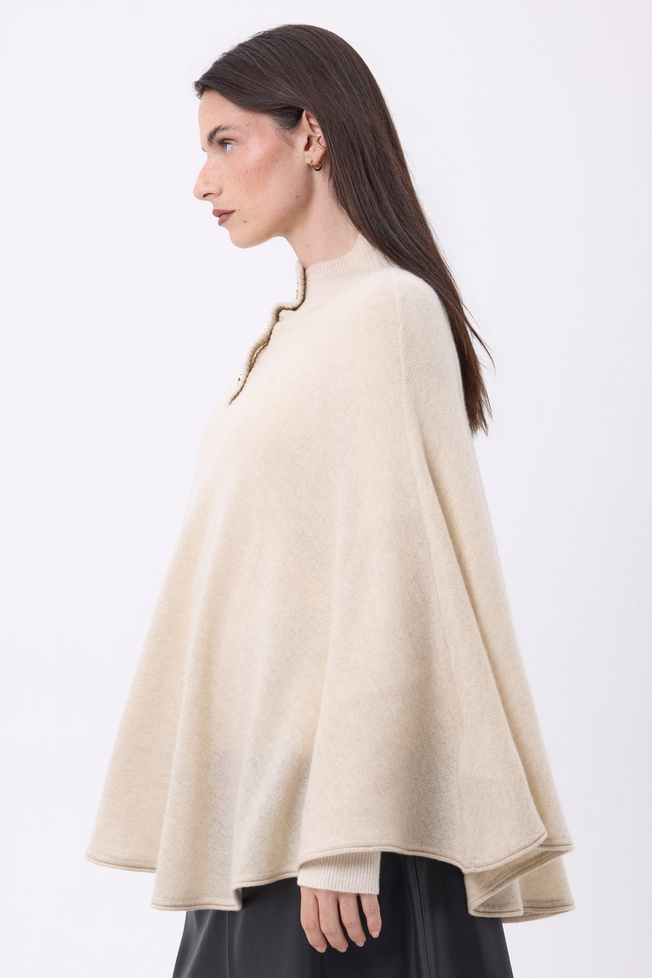 Poncho mantella con bottoni dorati Miranda - Beige crema - Donna - Cashmere e lana