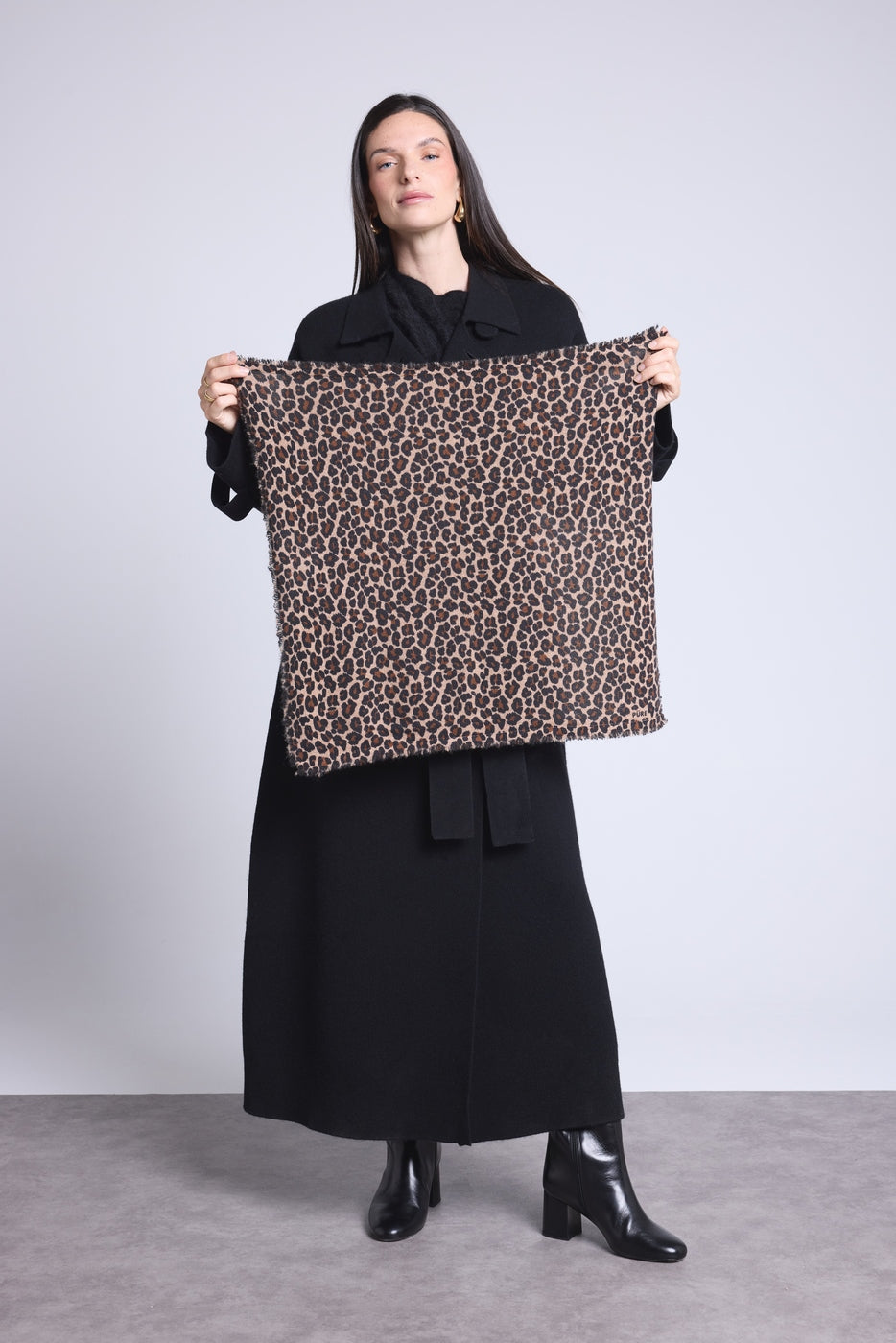 Unisex-Kaschmir-Bandana Moussa mit Leopardenmuster – Beige – 100 % Kaschmir