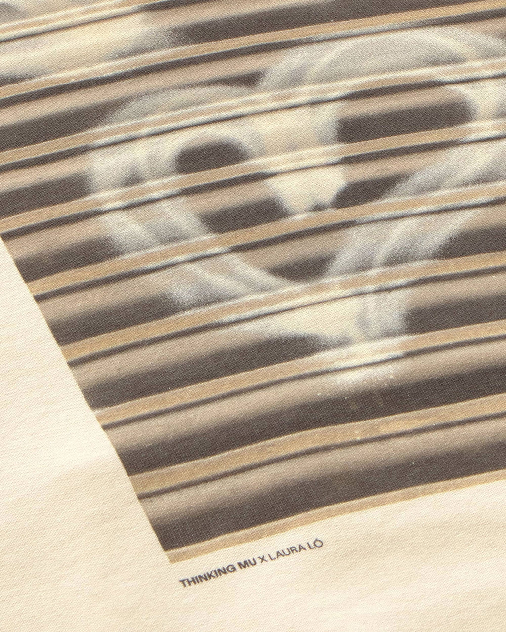 White grafitti hoodie Simon sostenible silueta - 3