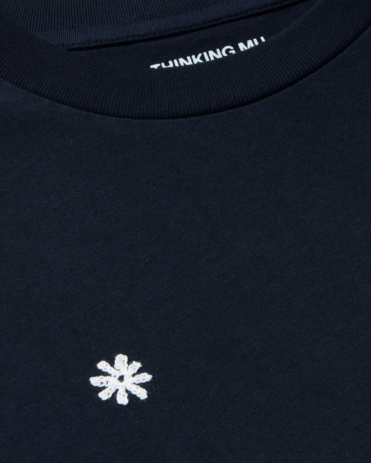 Marinblå t-shirt solsol Zach hållbar silhuett 2