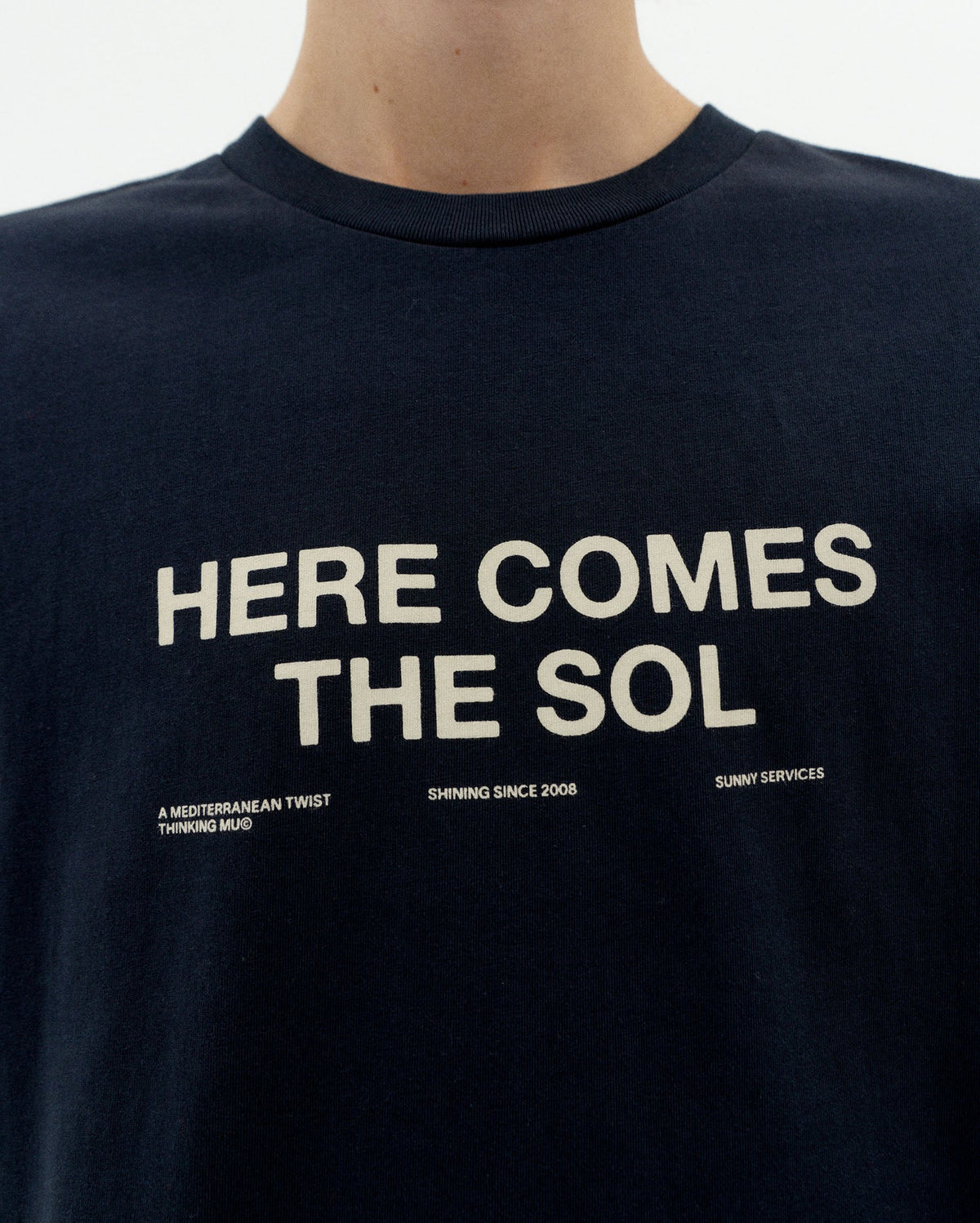 Marinblå t-shirt classic sol Zach hållbar-3