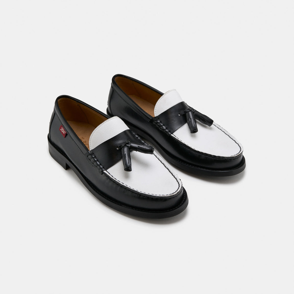 mocasines con borlas blanco y negro unisex
