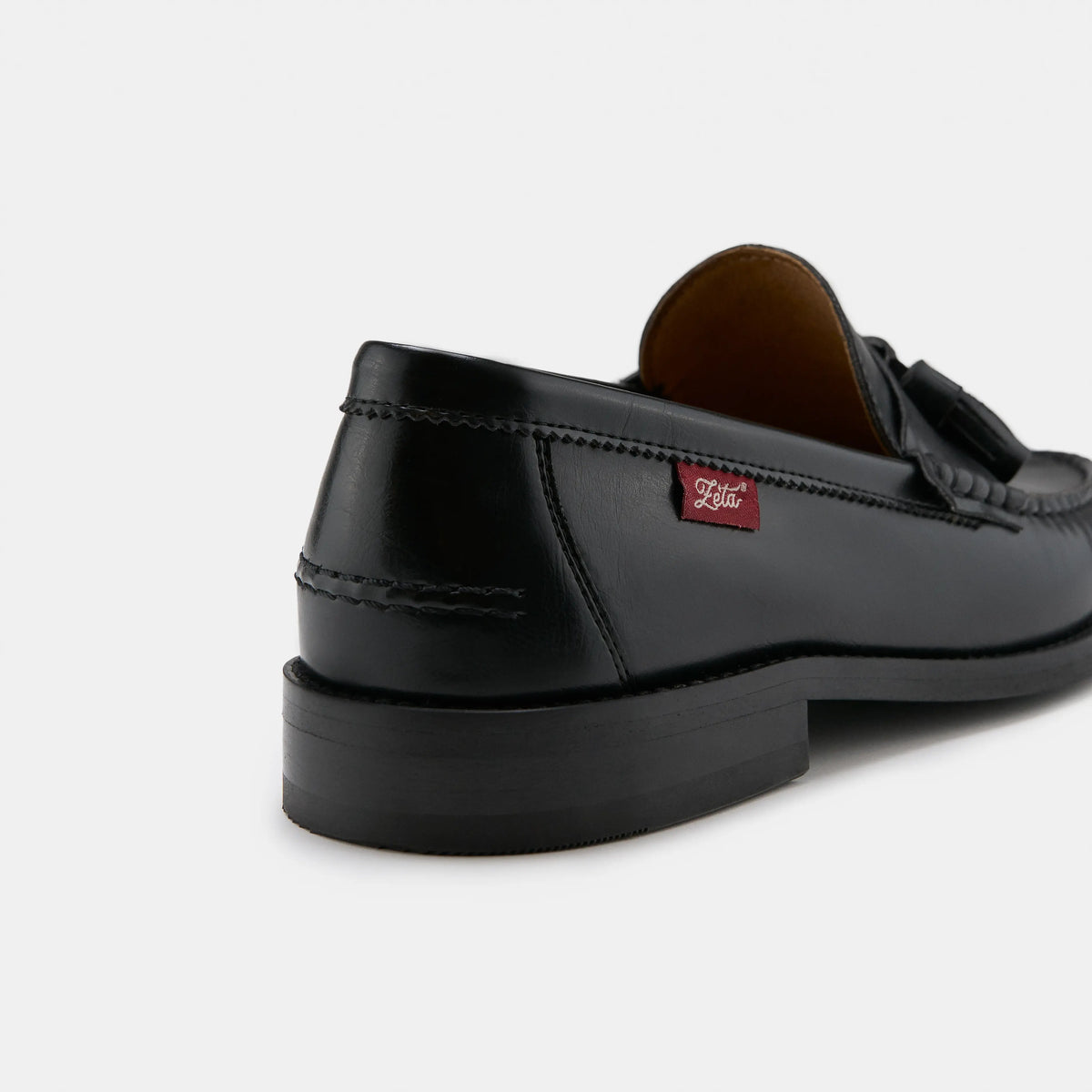 mocasín con borlas