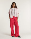 Feminine jeans in cherry-colored tencel, wide and fluid cut, soft and light material, ideal for elegant summer comfort.