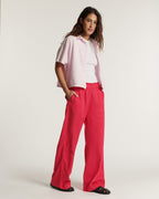 Women's jeans in cherry red tencel fabric, wide, flowing cut with elasticated waist, ideal for lightweight comfort and a relaxed silhouette.