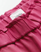 Women's jeans in cherry red Tencel fabric, fitted cut with elastic waist, soft and light material ideal for comfortable and elegant pants.