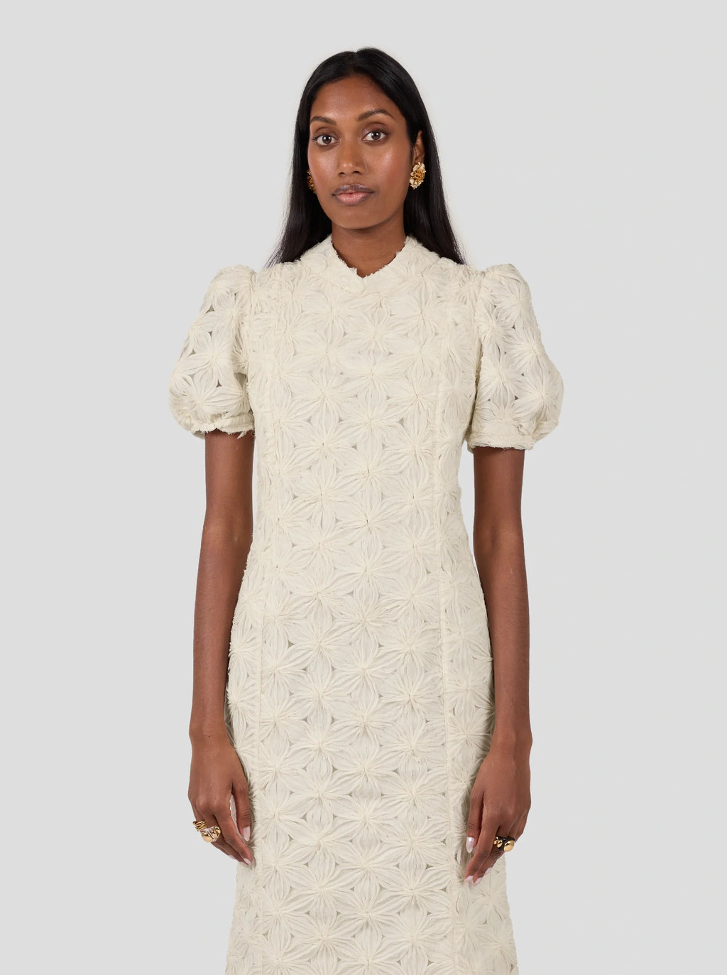 Vestido Nas en encaje esmaltado fragmentado