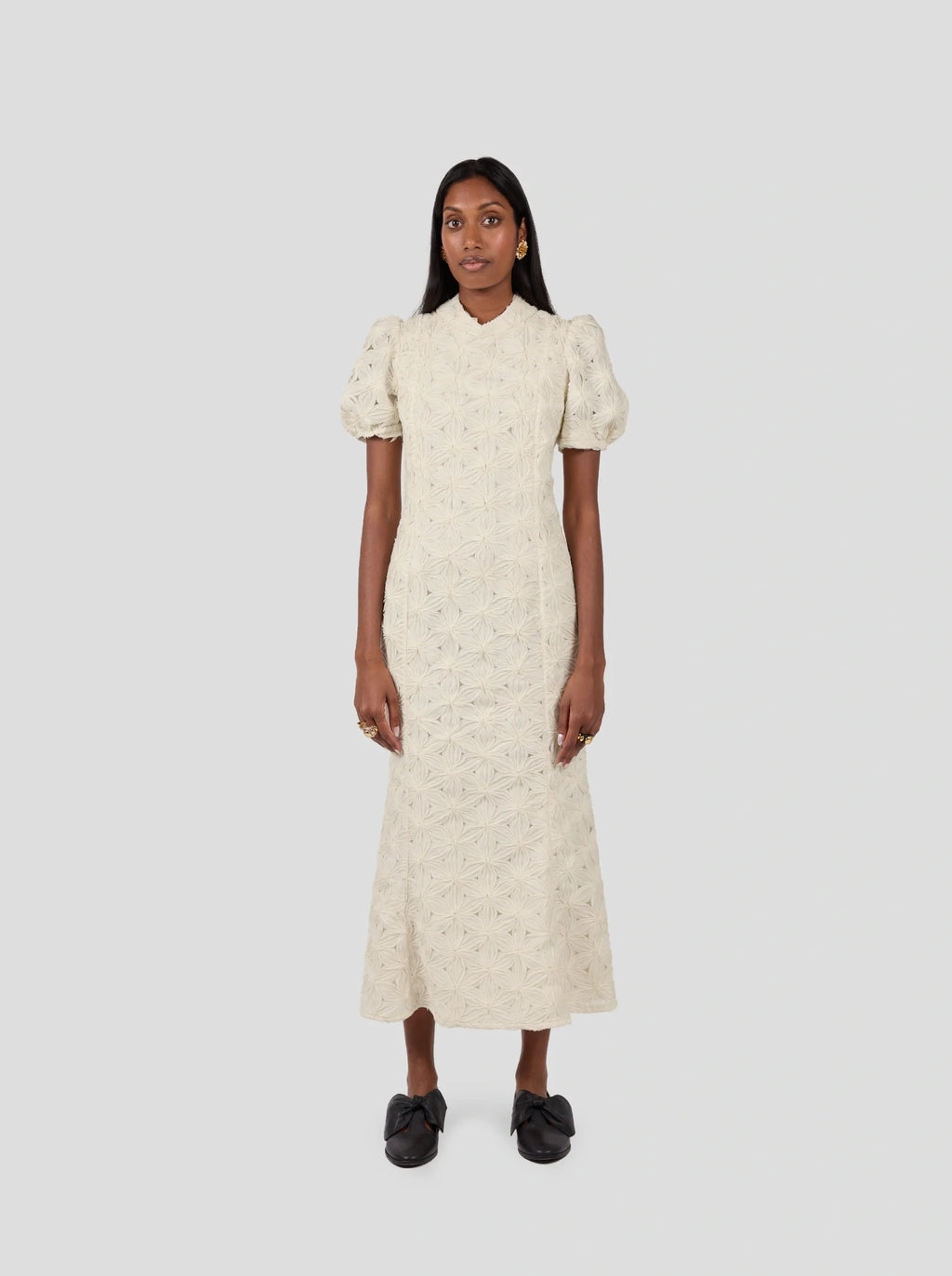 Vestido Nas en encaje esmaltado fragmentado
