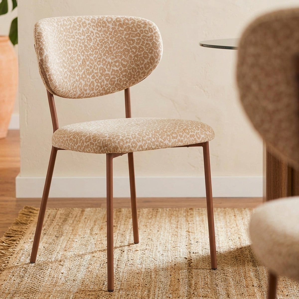 Orel - Lot De 2 Chaises - Tissu Léopard Et Pieds Métal Effet Bois - Beige