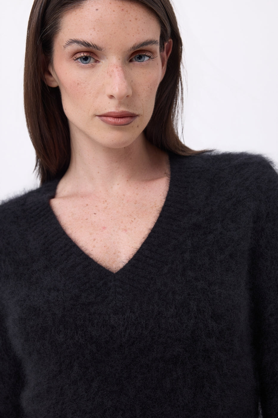 V-Pullover – Gebürsteter Kaschmir Orion – Schwarz – Damen – 100% Gebürsteter Kaschmir
