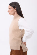 Maglione a collo alto senza maniche con bottoni dorati Orta - Beige crema - Donna - 100% cashmere