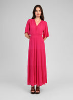 An'ge – Langes Kleid Osunchala Fuchsia, langes fuchsiafarbenes Kleid an einem Model, Vorderansicht