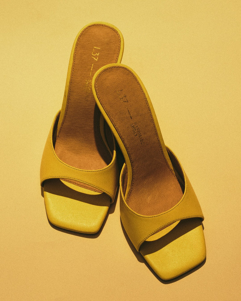 Sandalias En La Cima Del Mundo - Amarillo