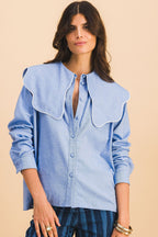 Camisa con cuello azul cielo