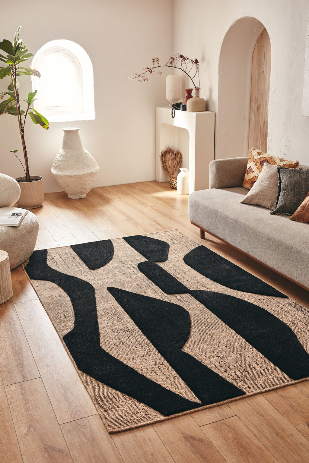 Natural rug with black relief pattern: PAL9489NOI PALMA